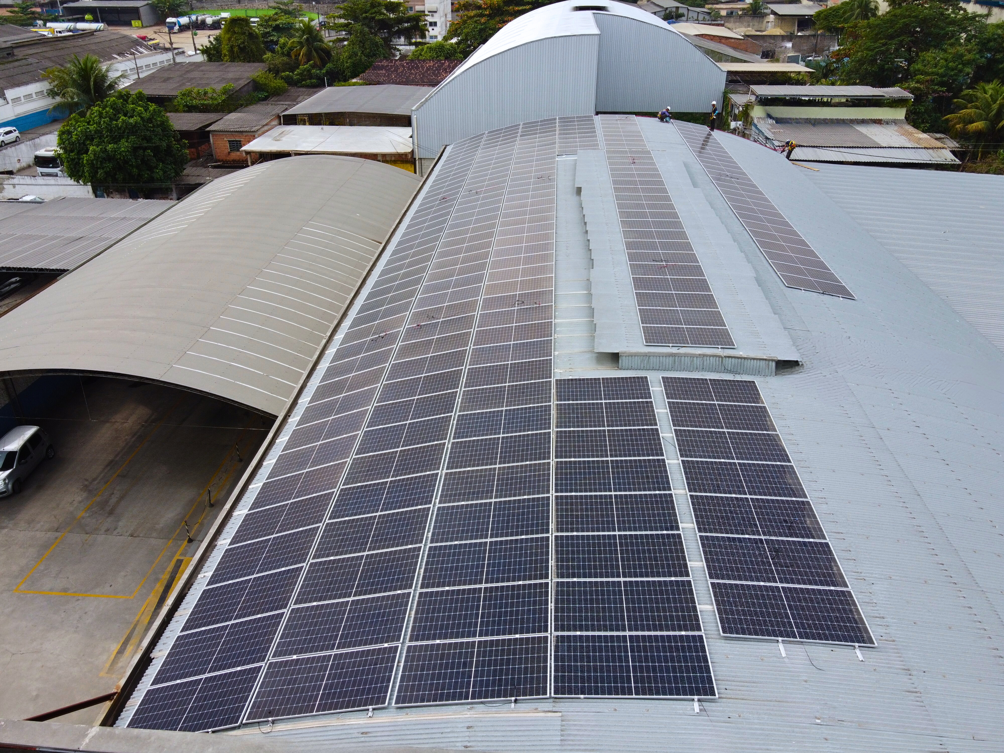 Concessionária de Veículos — 104,5 kWp instalados em Duque de Caxias, RJ