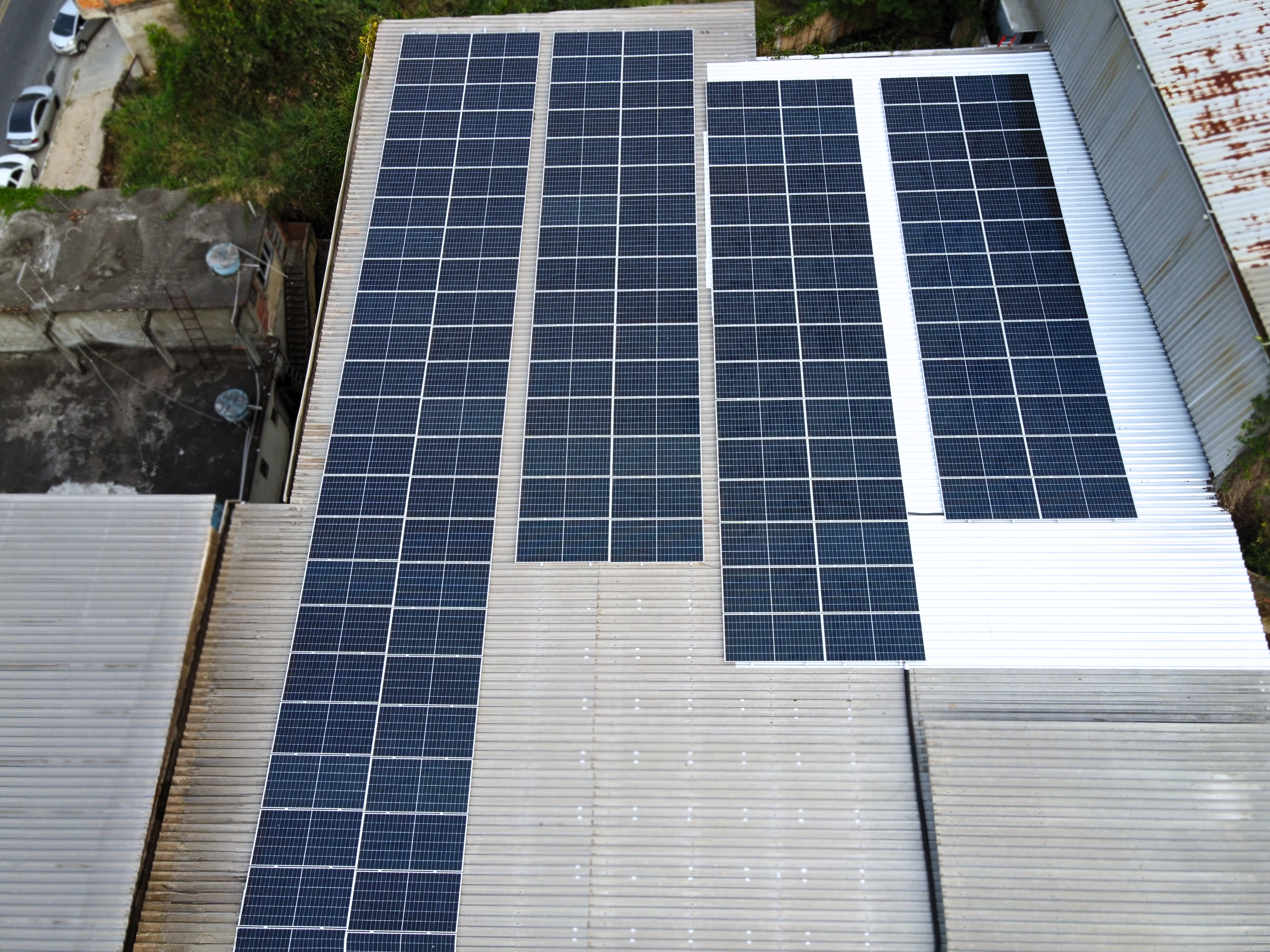 Empresa de Engenharia — 102,3 kWp instalados em Duque de Caxias, RJ