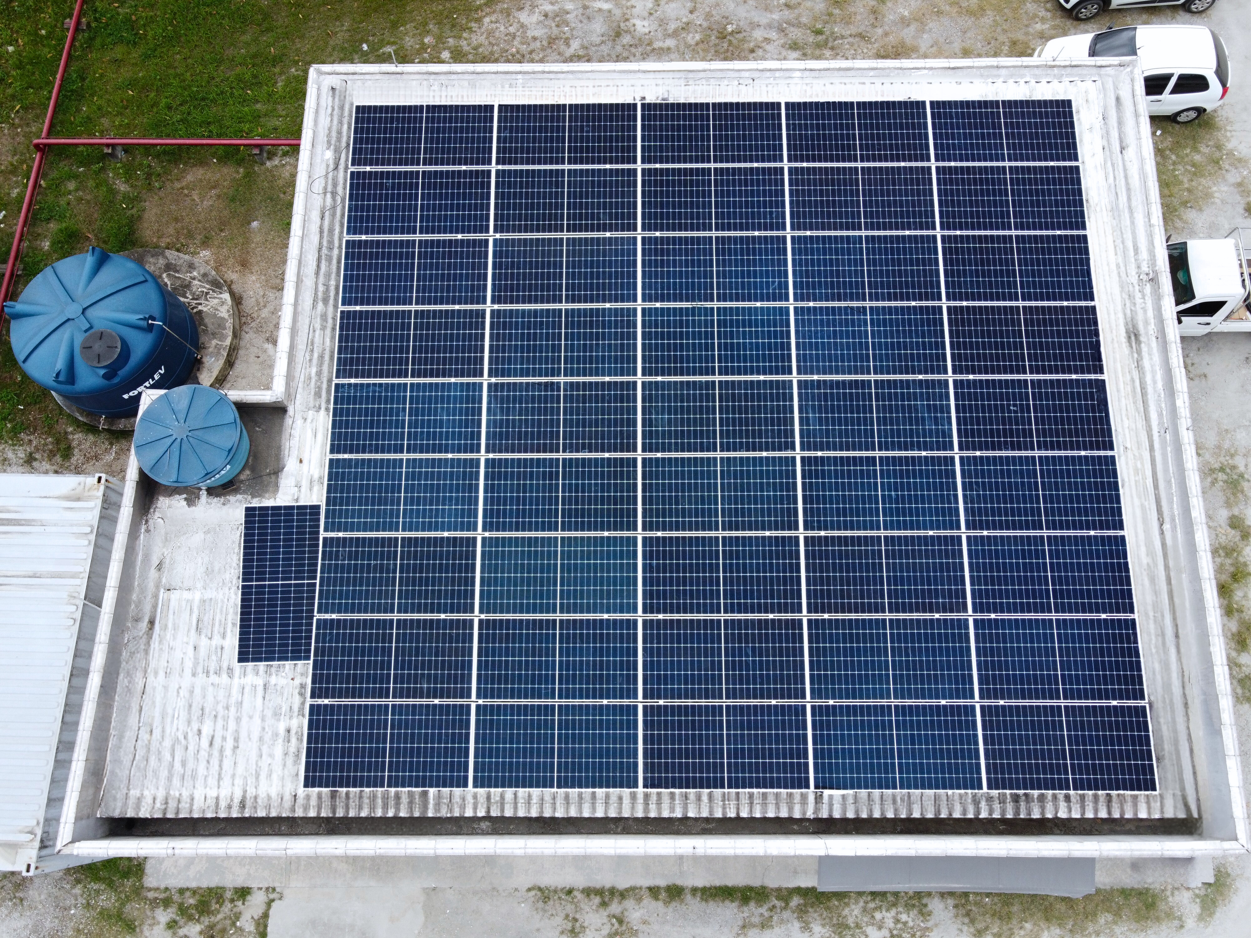 Distribuidora de Combustível — 25,3 kWp instalados em Duque de Caxias, RJ